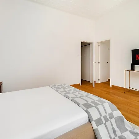 Whome With Easy Access Appartement